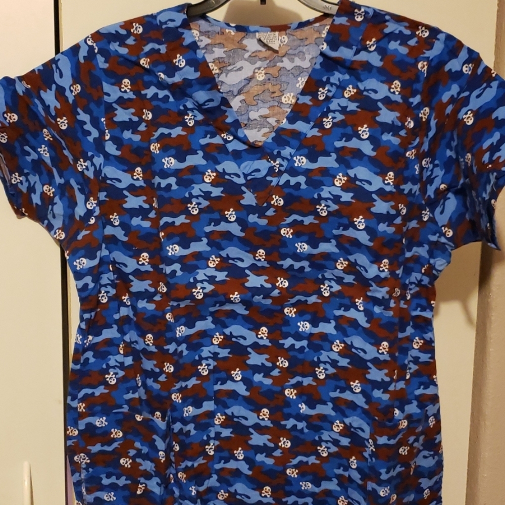 Scrub top
